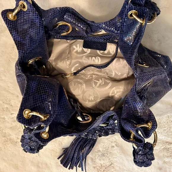 Michael Kors Blue /Black Monochrome Python-Embossed Leather Tassel Hobo - Picture 4 of 9